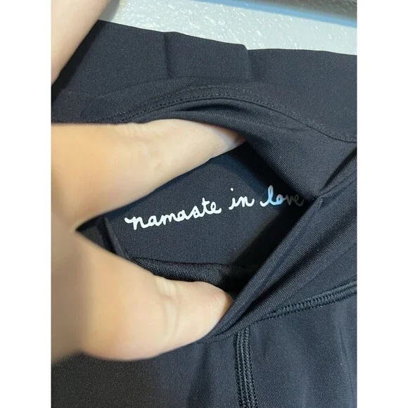 Lululemon Cropped Leggings Black Athletic Yoga Gym Womens Size 6 Namaste In Love - Picture 4 of 7